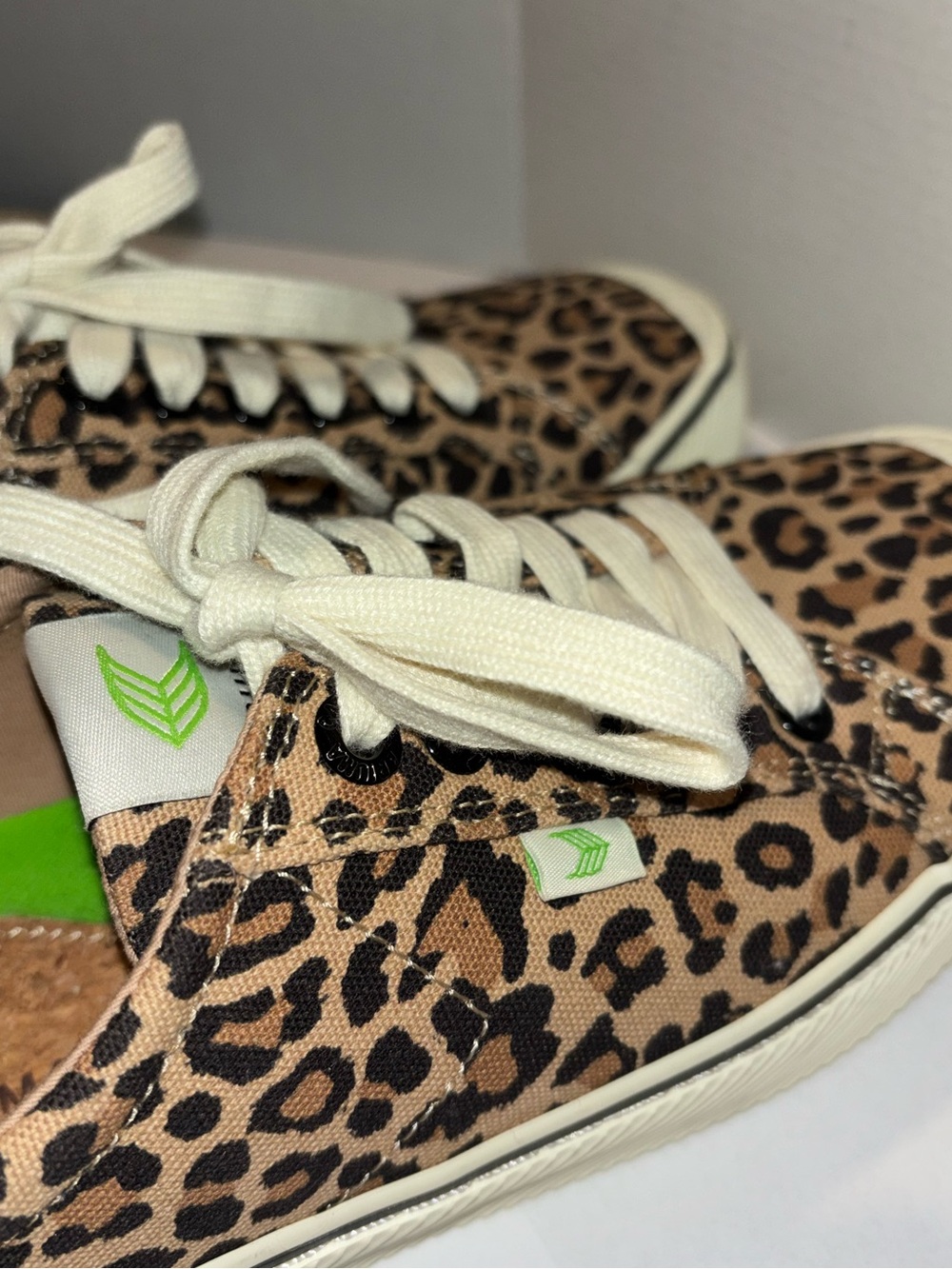Cariuma OCA Low Canvas Sneakers Leopard Print Unisex Women's Size 10 Men's 8.5 - Picture 12 of 16